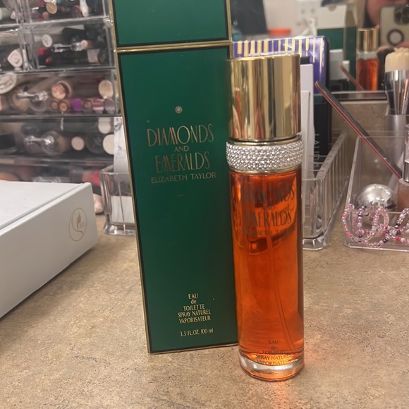 Diamonds and emeralds Elizabeth Taylor - Picture 2 of 2